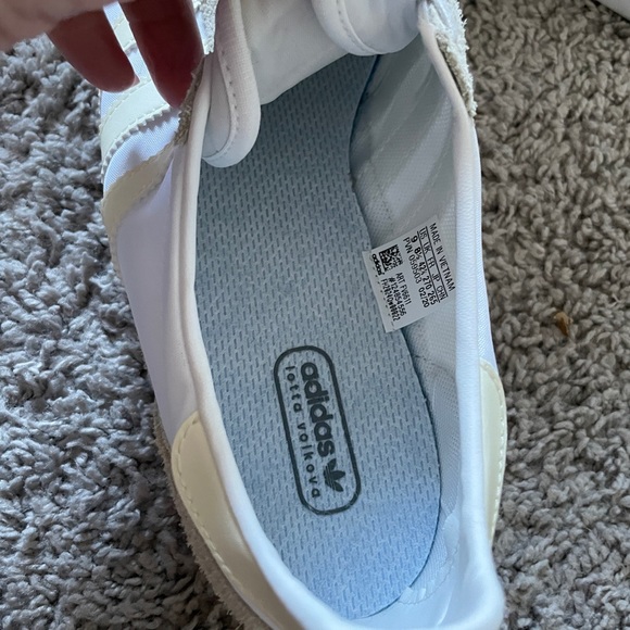 NEW Authentic Adidas Women’s Athletic Shoes Size 9 - Picture 6 of 16